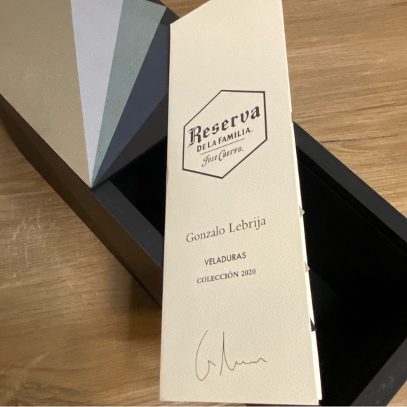 Jose Cuervo Reserva de la Familia Wood Box Only Colección 2020 Gonzalo Lebrija - Picture 5 of 7